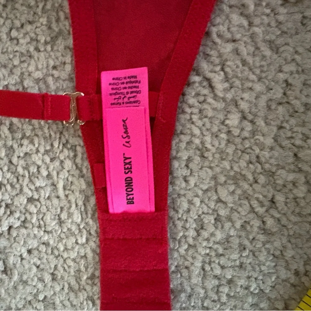 La Senza Beyond Sexy Red Lace Push-Up Bra with Decorative Crisscross Band - Picture 4 of 5